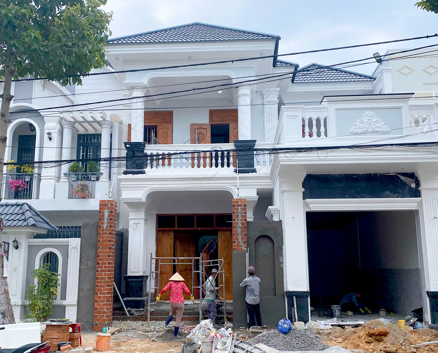 Mẫu nhà phố hiện đại ngang 10m dài 20m có gara tại Phú Thủy