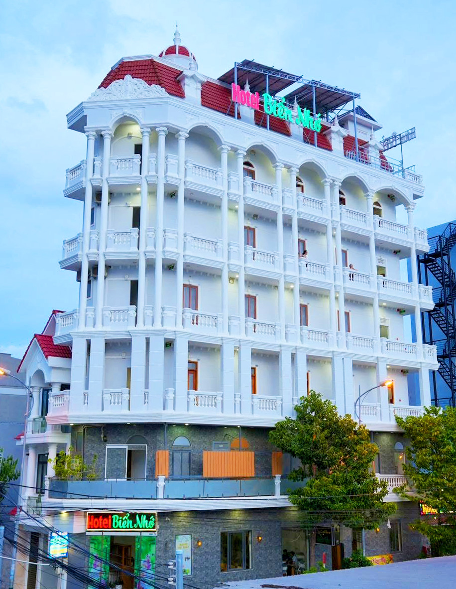 Mẫu hotel 1 trệt 6 lầu 1 hầm 18 phòng tại Phú Thủy
